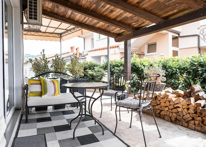 New Cosy With Private Parking דירה *