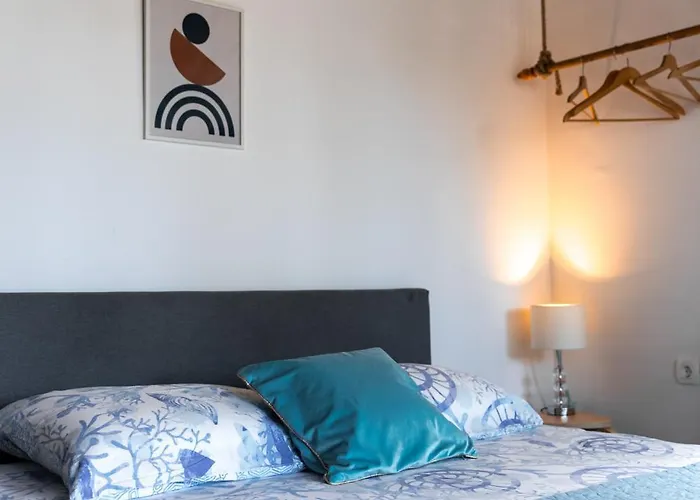 New Cosy With Private Parking شقة أوباتيا