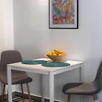 アパート New Cosy With Private Parking