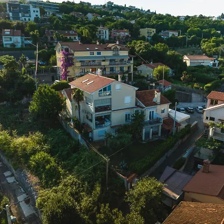 New Cosy With Private Parking Апартаменты