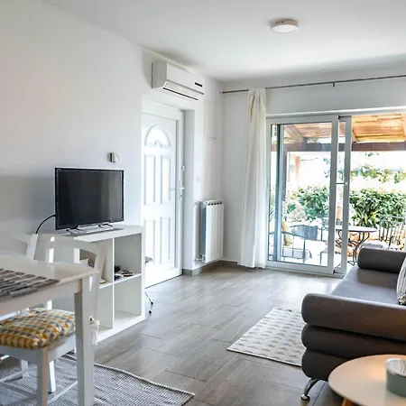 New Cosy With Private Parking Апартаменты
