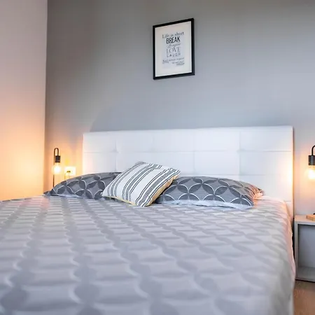 Апартаменты New Cosy With Private Parking *
