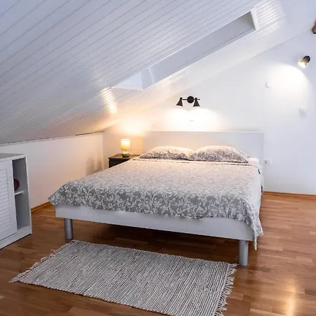 New Cosy With Private Parking * Опатия
