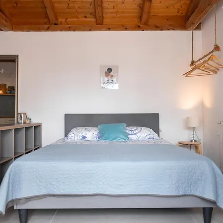 New Cosy With Private Parking Апартаменты