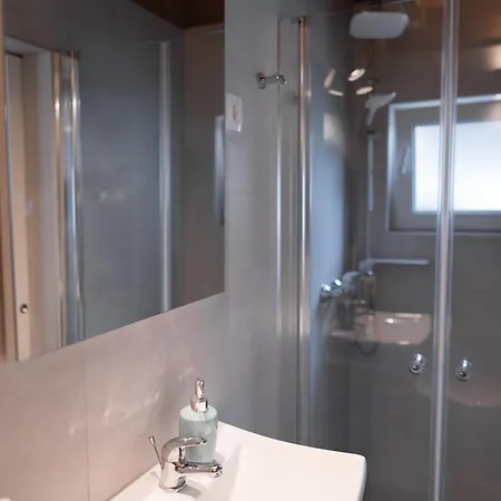 New Cosy With Private Parking Апартаменты