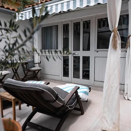 Апартаменты New Cosy With Private Parking *