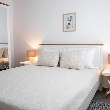 Апартаменты New Cosy With Private Parking