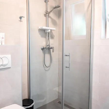 New Cosy With Private Parking * Опатия