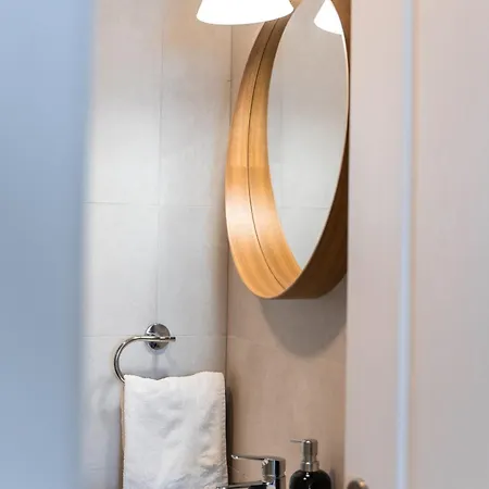 New Cosy With Private Parking Апартаменты *