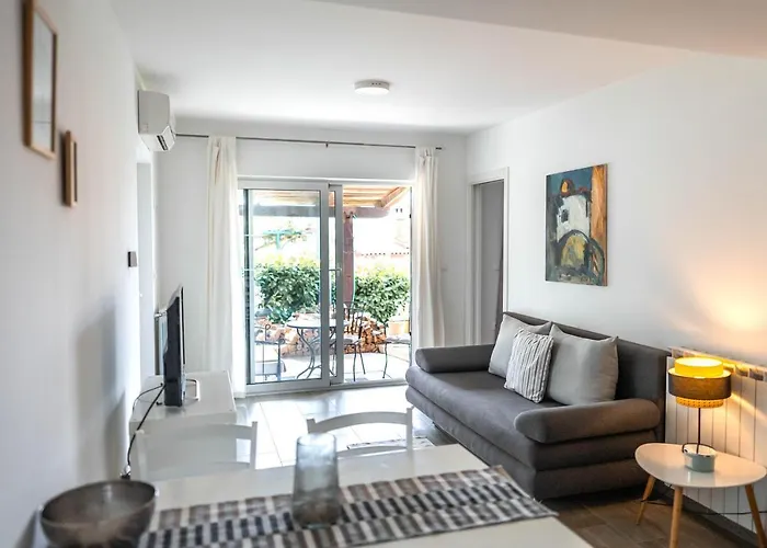 Apartament New Cosy With Private Parking *