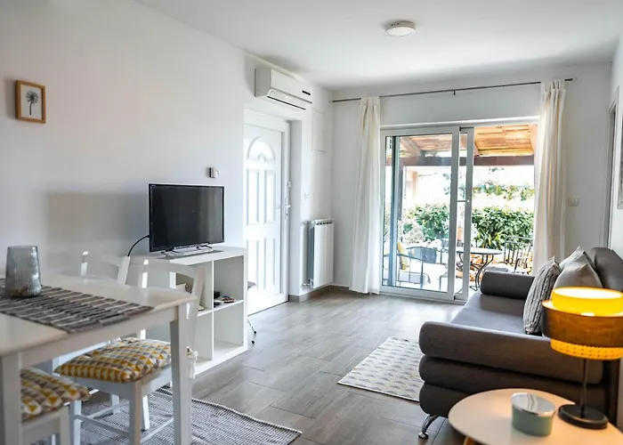 New Cosy With Private Parking Apartament