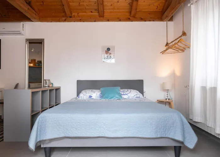 New Cosy With Private Parking Apartament