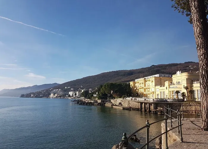 New Cosy With Private Parking Apartament *